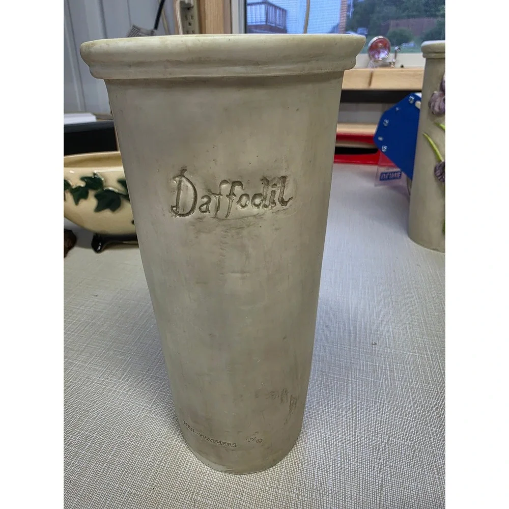 Hen-Feathers Daffodil Vase Hand Cast Resin 3D Floral Relief 9 Inch Cream Yellow